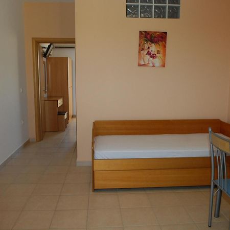 Barbie Hotel Apartments Jaliszósz Kültér fotó