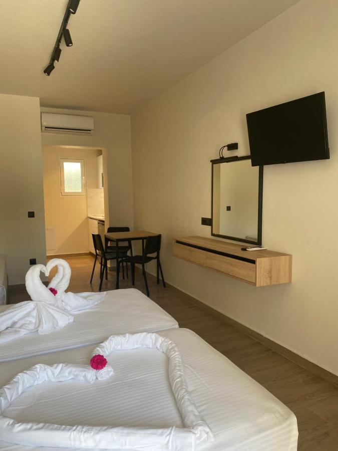 Barbie Hotel Apartments Jaliszósz Kültér fotó