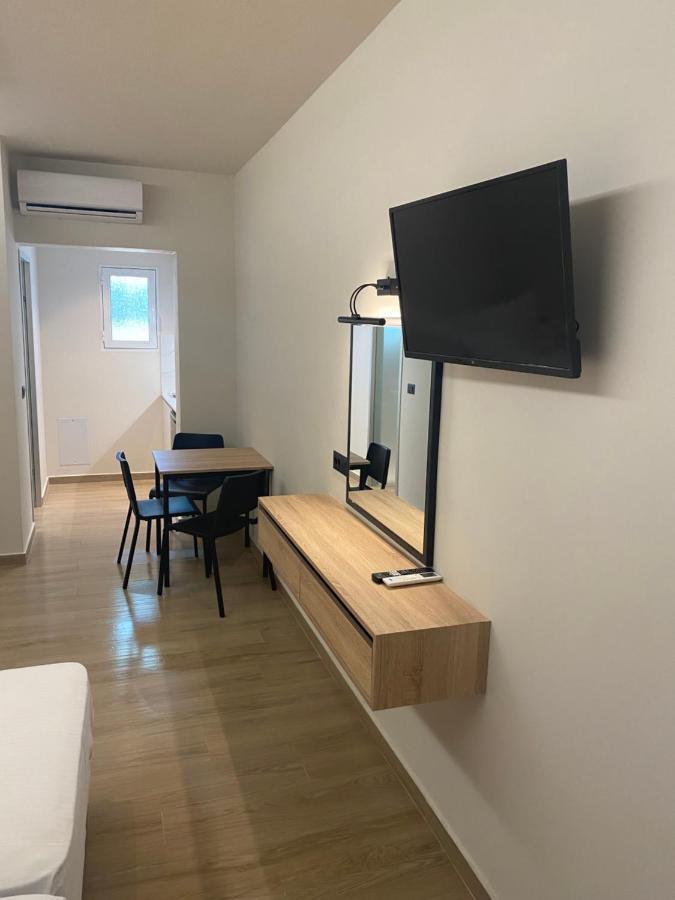 Barbie Hotel Apartments Jaliszósz Kültér fotó
