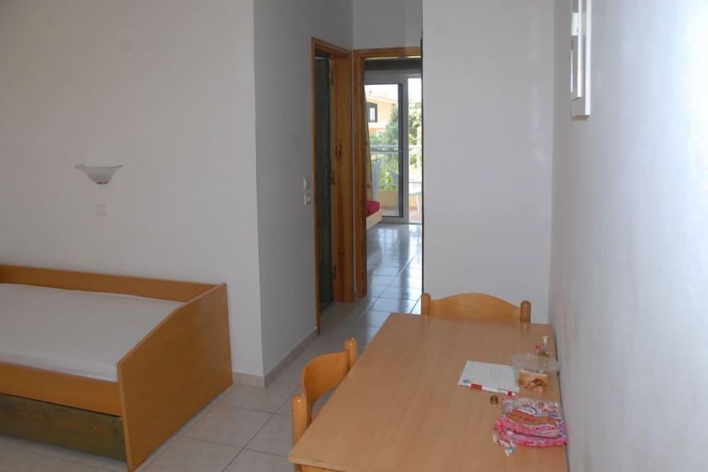Barbie Hotel Apartments Jaliszósz Kültér fotó
