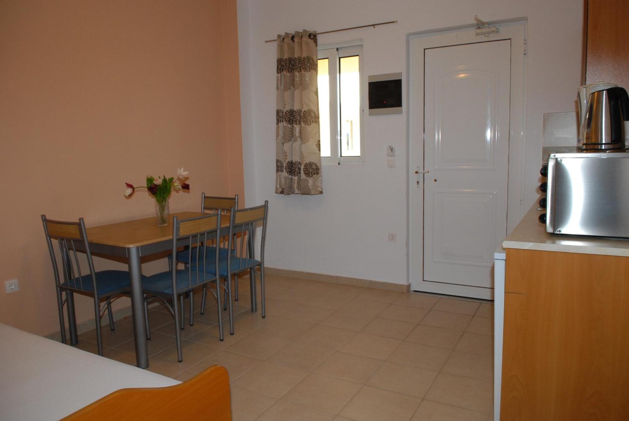 Barbie Hotel Apartments Jaliszósz Kültér fotó