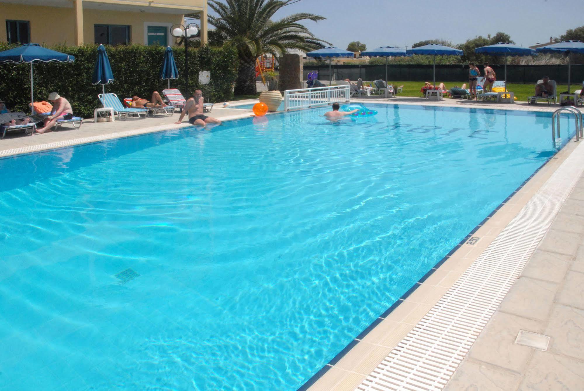 Barbie Hotel Apartments Jaliszósz Kültér fotó